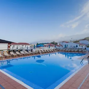 apartamentos-tinerfe-garden.adeje-hotels.com/